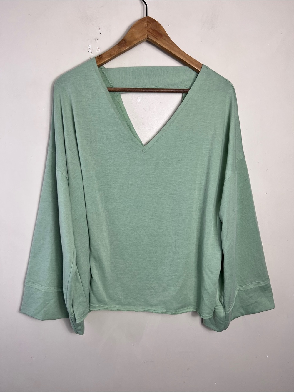 Three Birds Nest The Nest Love It V Neckline Sweater Top Green Size Small Boho